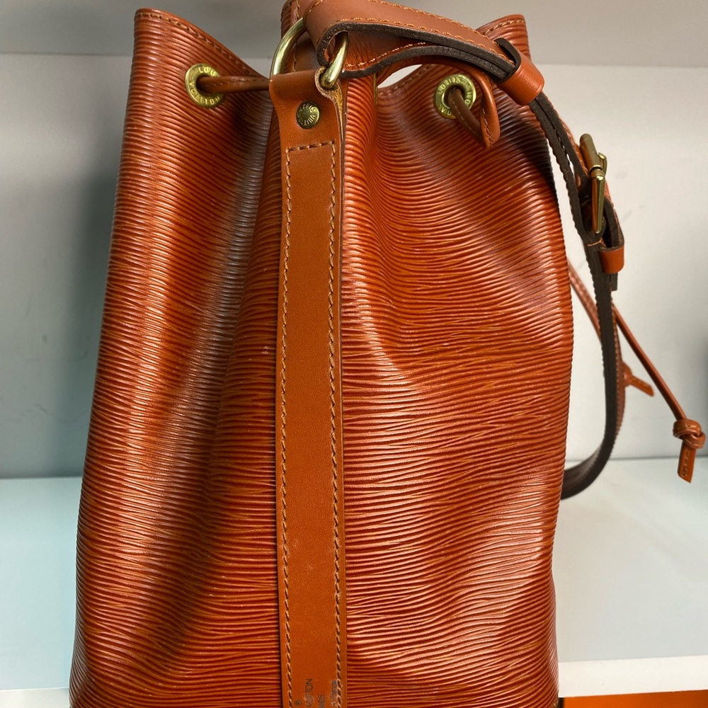 Louis Vuitton Brown Noe Epi Leather Bag - Picture 4 of 13
